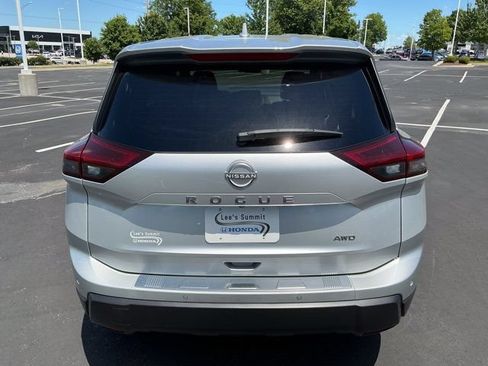 Used 2025 Nissan Rogue SV AWD/4WD image 4