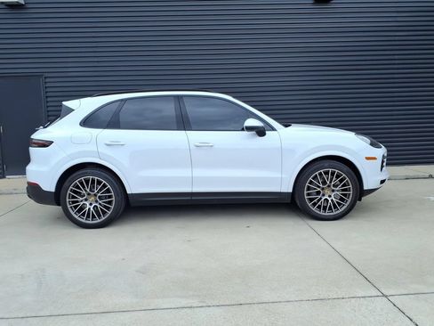 Used 2023 Porsche Cayenne S Platinum AWD/4WD image 7