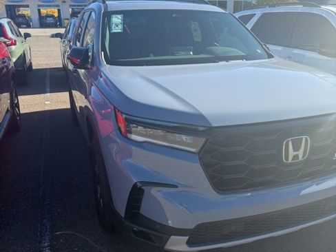 New 2025 Honda Pilot TrailSport image 3