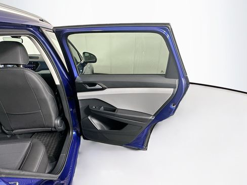 Used 2023 Volkswagen Taos SE w/ Panoramic Sunroof Package FWD image 27
