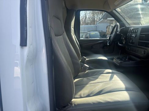 Used 2014 Chevrolet Express 3500 image 22