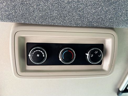 Used 2019 Dodge Grand Caravan SE FWD image 24