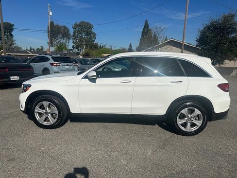 Used 2018 Mercedes-Benz GLC 300 4MATIC image 4