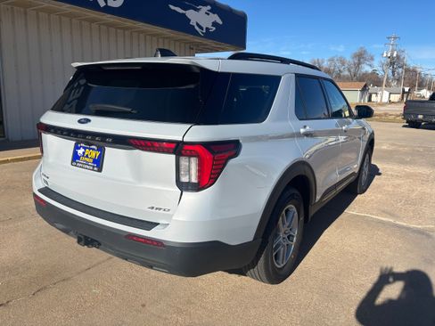 New 2026 Ford Explorer Active image 3