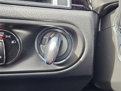 Certified 2025 Porsche Macan image 29