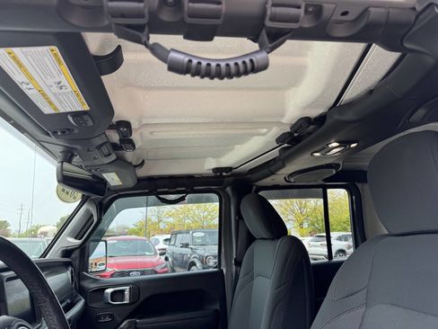 Used 2022 Jeep Gladiator Sport AWD/4WD image 19