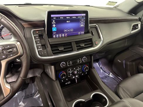 Used 2021 Chevrolet Tahoe Z71 w/ Luxury Package AWD/4WD image 18
