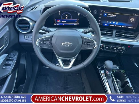 Used 2026 Chevrolet Trax LT w/ Sunroof Package FWD image 17
