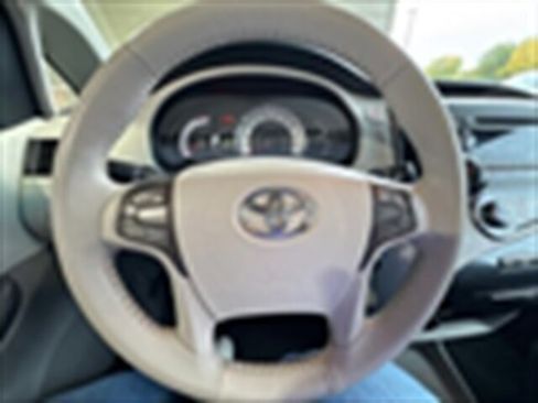 Used 2013 Toyota Sienna SE image 27