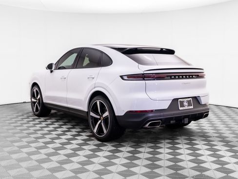 Certified 2025 Porsche Cayenne Coupe AWD/4WD image 3