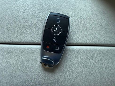 Used 2022 Mercedes-Benz GLC 300 4MATIC image 35
