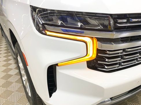 Used 2023 Chevrolet Suburban Premier AWD/4WD image 2