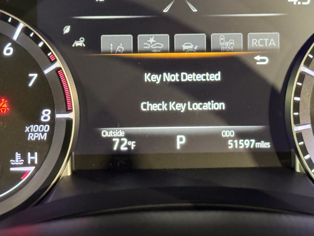 Used 2022 Toyota Highlander XLE AWD/4WD image 19