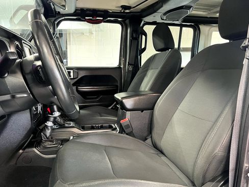 Used 2018 Jeep Wrangler Unlimited Sport S image 29