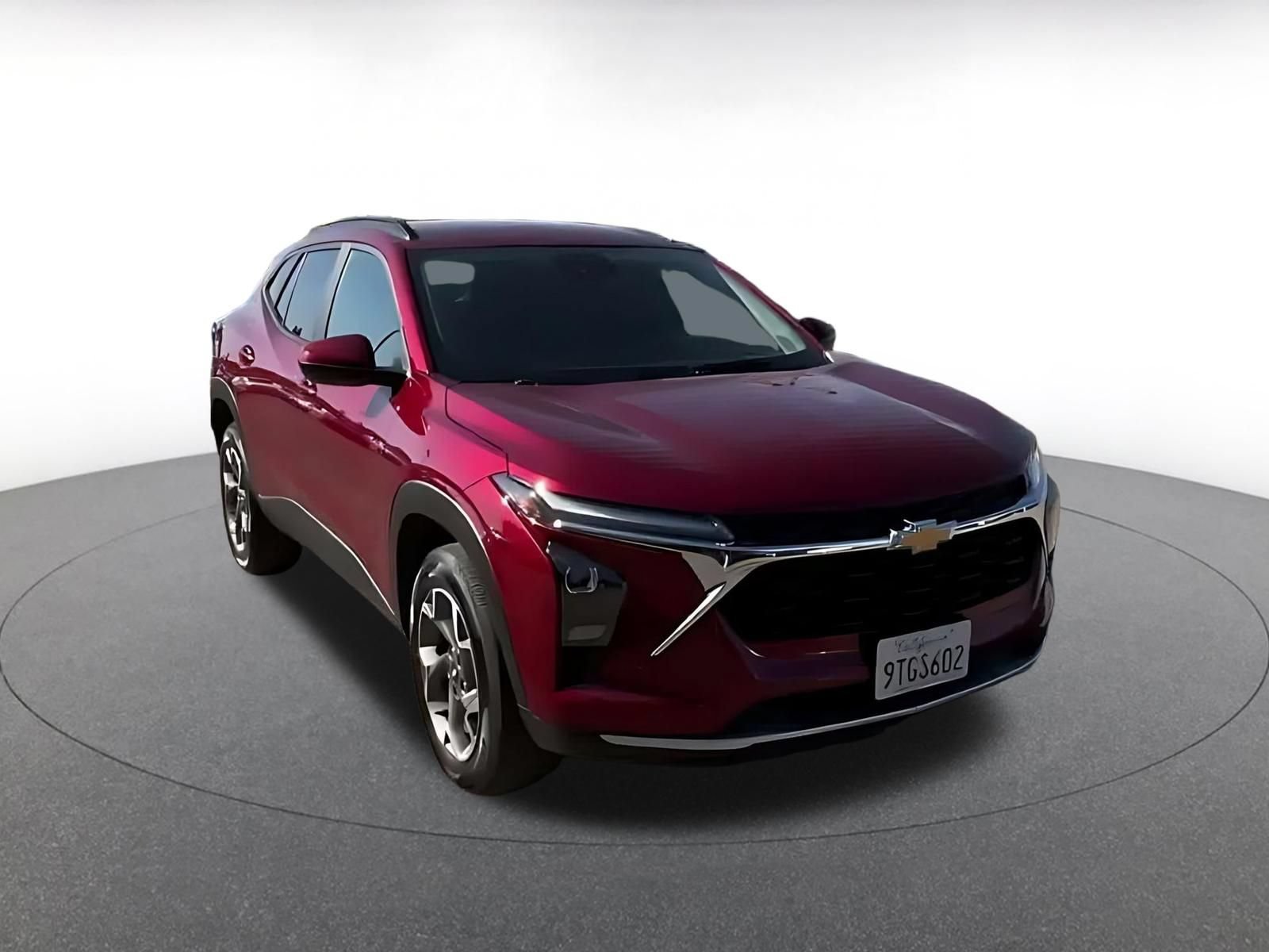Used 2025 Chevrolet Trax LT FWD image 3