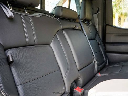 Used 2019 Chevrolet Silverado 1500 High Country w/ Technology Package AWD/4WD image 44
