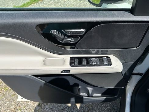New 2026 Lincoln Aviator AWD image 17