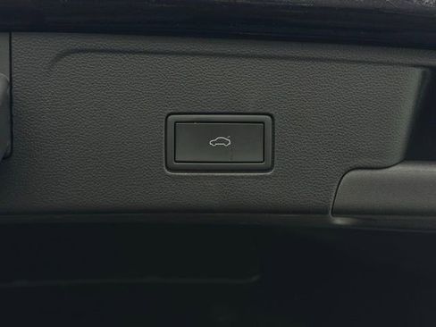 Used 2025 Volkswagen Atlas Cross Sport SE image 12