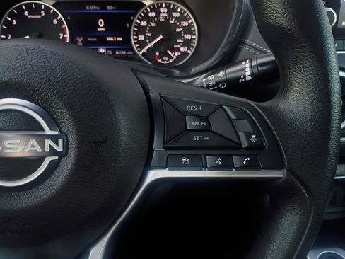 Used 2024 Nissan Sentra SV FWD image 25