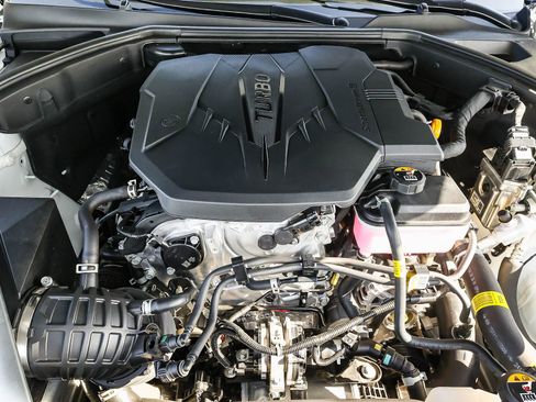 Used 2025 Genesis G70 2.5T image 12