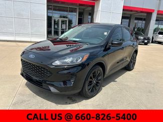 Used 2021 Ford Escape SE w/ SE Sport Appearance Package AWD/4WD video 2