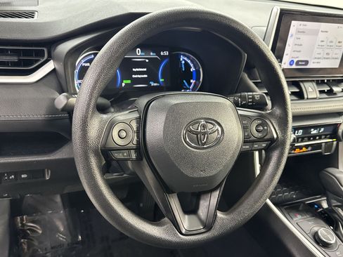 Used 2025 Toyota RAV4 XLE AWD/4WD image 28