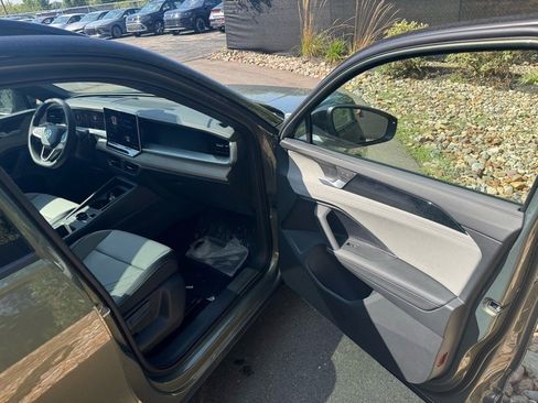 New 2025 Volkswagen Tiguan SE R-Line image 11