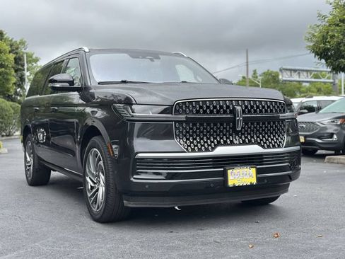 Certified 2025 Lincoln Navigator L Reserve AWD/4WD image 48