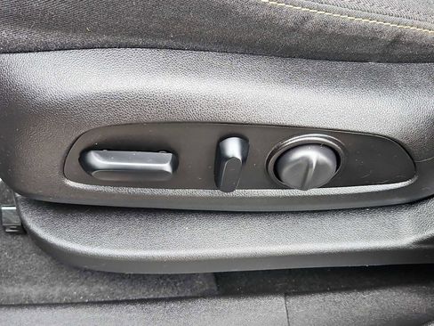 Used 2019 Chevrolet Equinox LT image 19