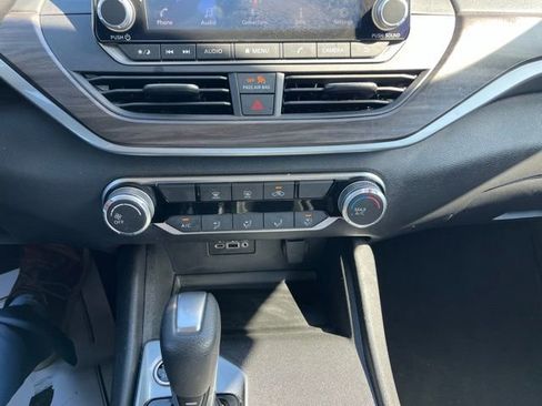 Used 2025 Nissan Altima 2.5 SV FWD image 27