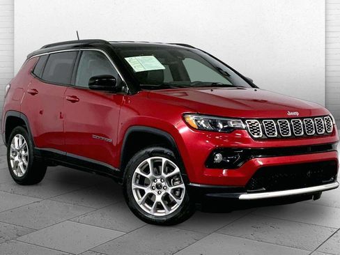 Used 2025 Jeep Compass Limited AWD/4WD image 1