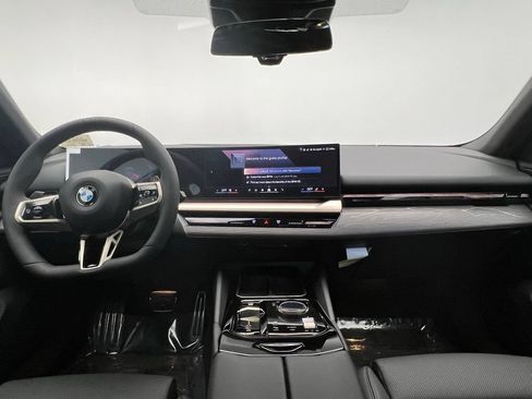 Used 2026 BMW 530i xDrive w/ M Sport Package AWD/4WD image 10