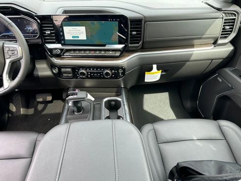 Used 2025 Chevrolet Silverado 1500 LT Trail Boss w/ Convenience Package II AWD/4WD image 20