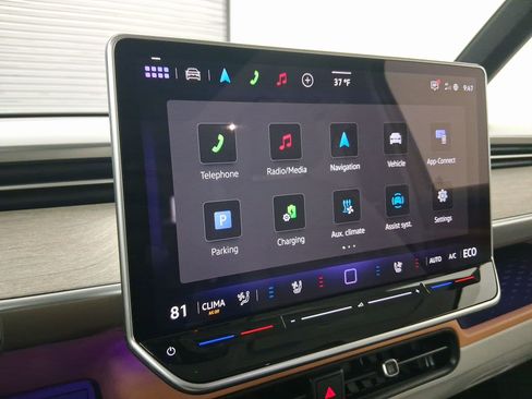 Used 2025 Volkswagen ID. Buzz 1st Edition image 23