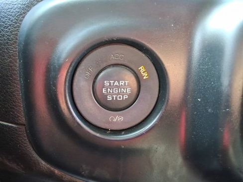 Used 2018 Jeep Wrangler Unlimited Sahara w/ Cold Weather Group AWD/4WD image 34