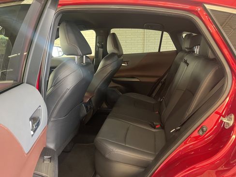 Used 2023 Toyota Venza XLE image 13