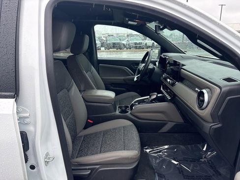 Used 2024 Chevrolet Colorado ZR2 w/ Technology Package AWD/4WD image 10
