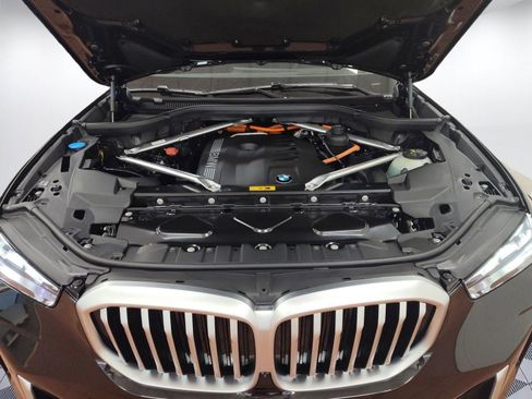 Used 2026 BMW X5 xDrive50e w/ Premium Package image 32