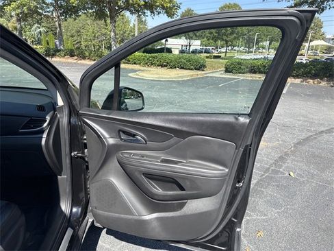 Used 2022 Buick Encore Preferred w/ Safety Package image 29