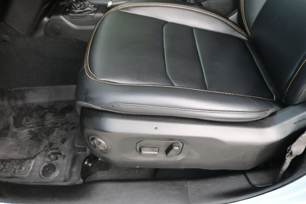 Used 2024 Jeep Wrangler Unlimited Sahara AWD/4WD image 12