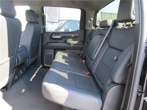 Used 2025 GMC Sierra 1500 SLT image 5