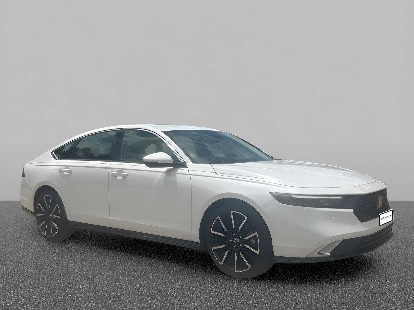 Used 2025 Honda Accord Touring image 2