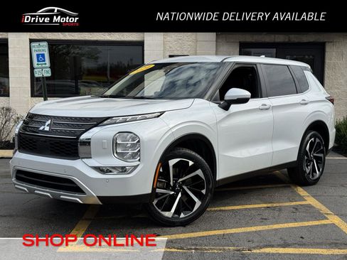 Used 2024 Mitsubishi Outlander SE image 1