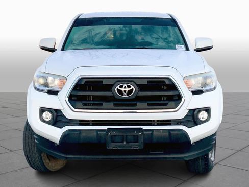 Used 2017 Toyota Tacoma SR5 image 3