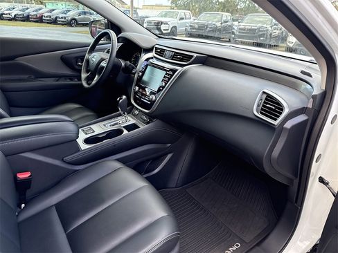 Certified 2024 Nissan Murano SV w/ SV Midnight Edition Package image 23