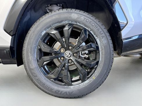 Certified 2024 Toyota RAV4 XSE w/ Advanced Technology Package AWD/4WD image 33