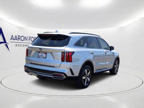 Used 2021 Kia Sorento S w/ Panoramic Sunroof Package FWD image 4