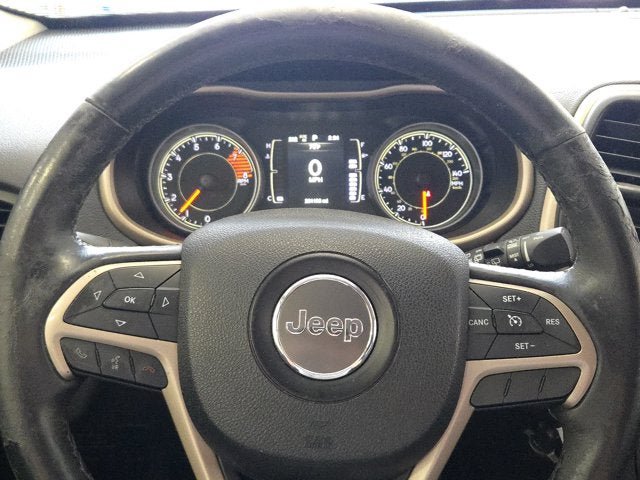Used 2016 Jeep Cherokee Latitude w/ Cold Weather Group AWD/4WD image 26