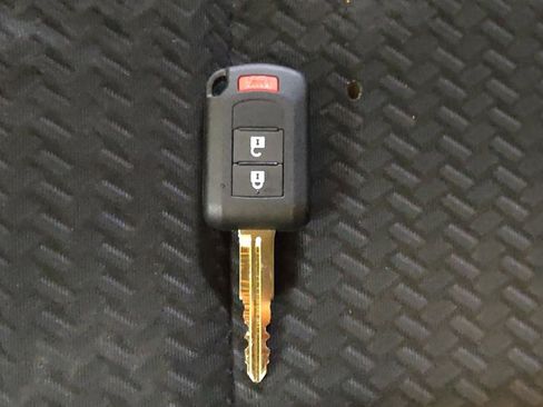 Used 2018 Mitsubishi Eclipse Cross LE image 32