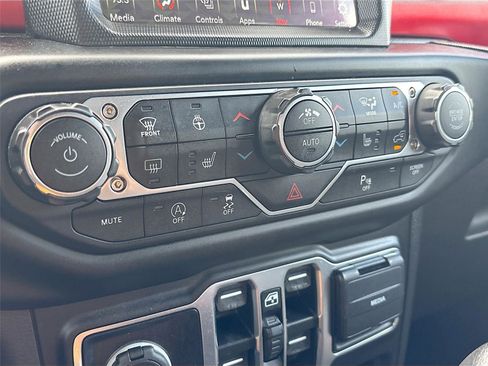 Used 2022 Jeep Wrangler Unlimited Rubicon w/ Steel Bumper Group image 17